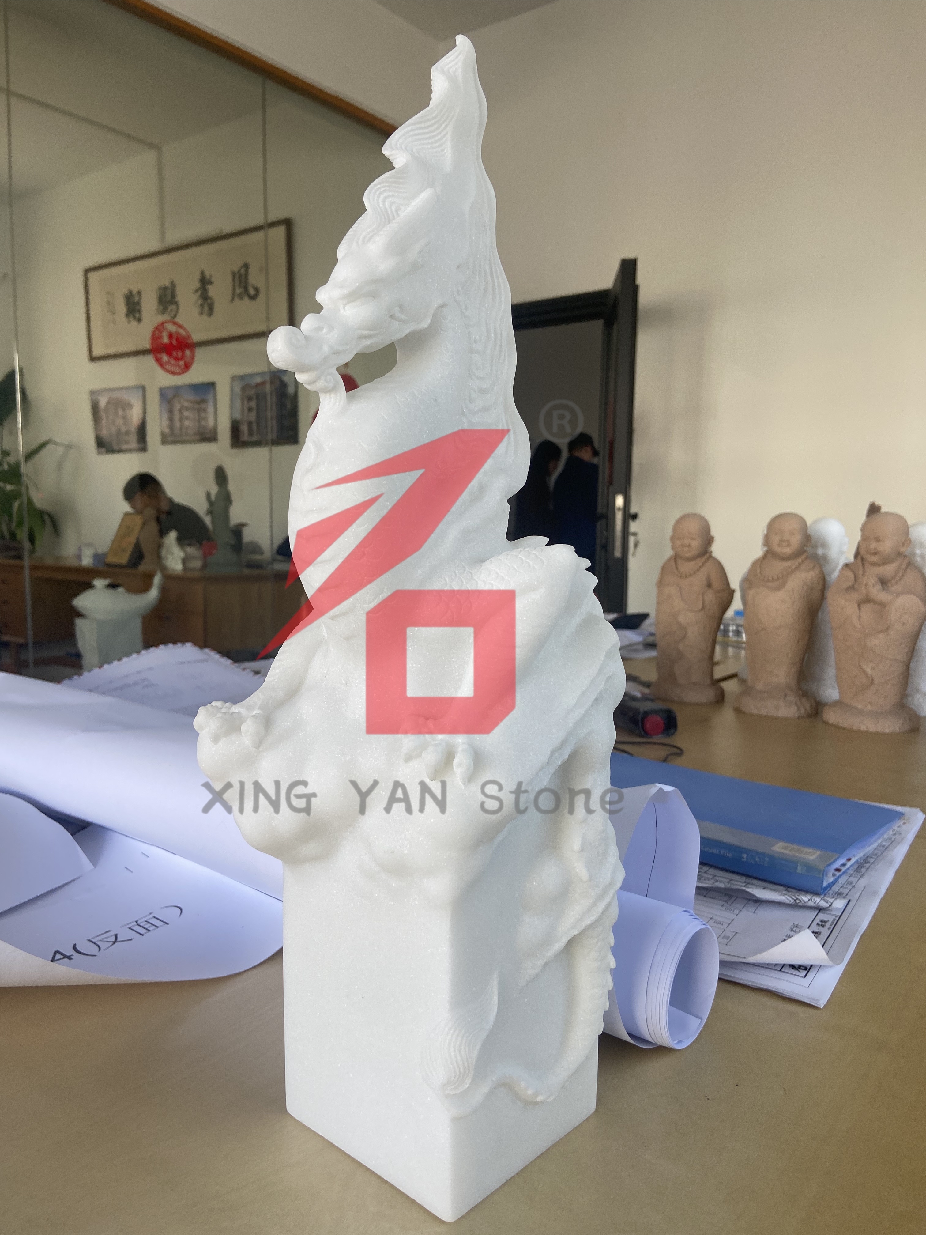 المنحوتات الحجرية ذات الطراز الصيني تكتسب شعبية في الأسواق التذكارية الأوروبية والأمريكية