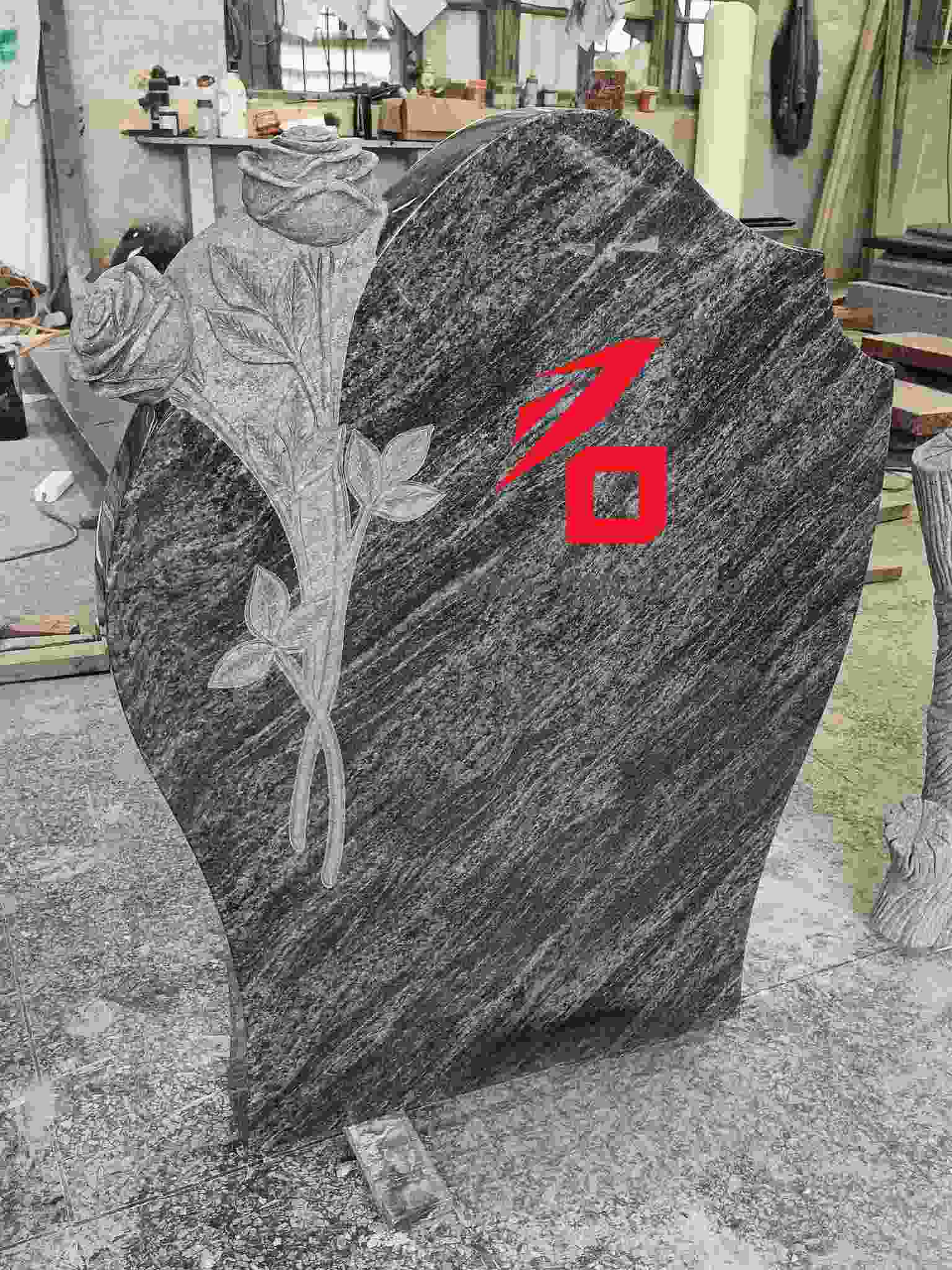 شاهد القبر التذكاري على شكل قلب