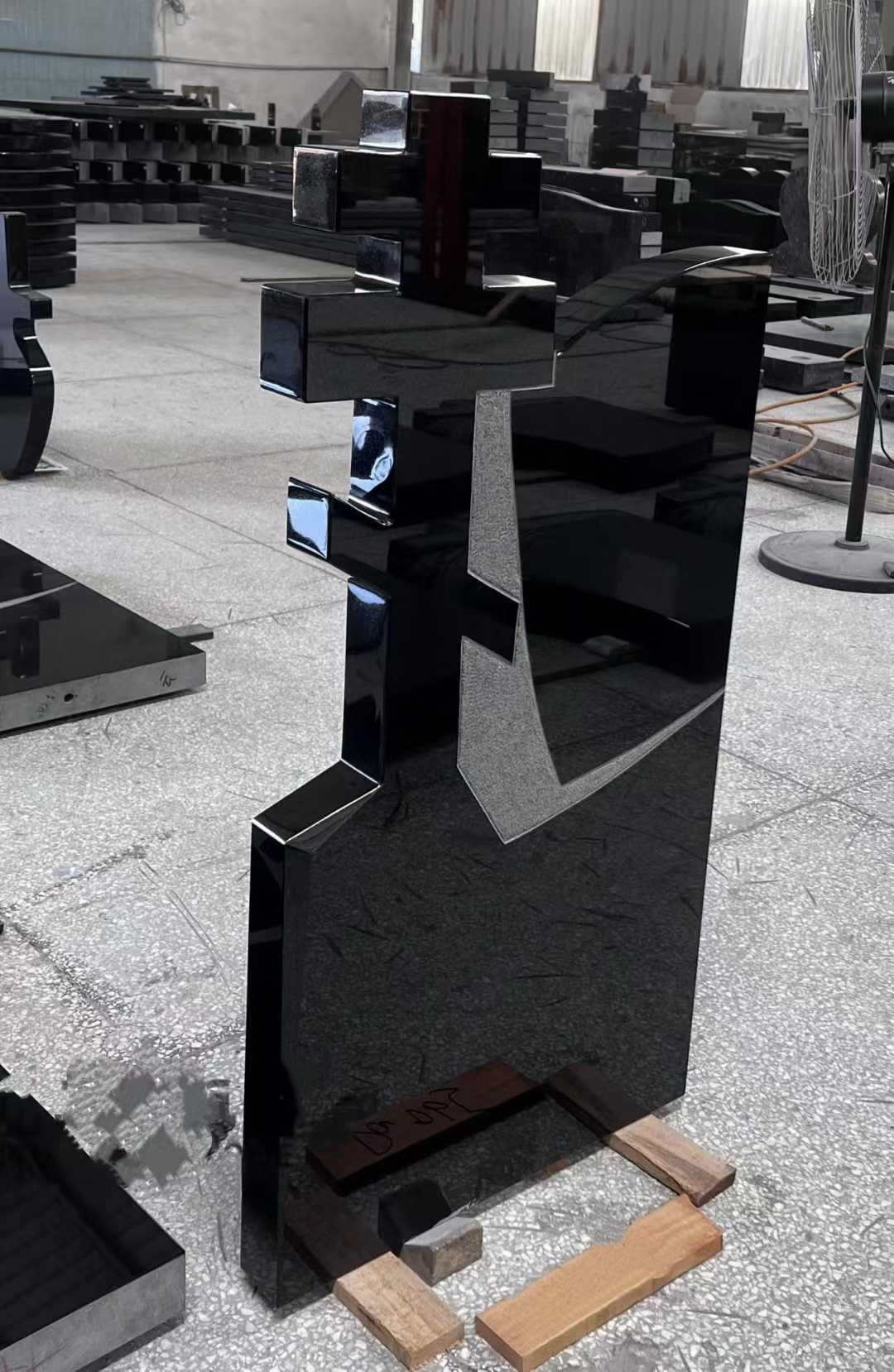 Xingyan الإبداعية شواهد القبور السوداء الهندسية